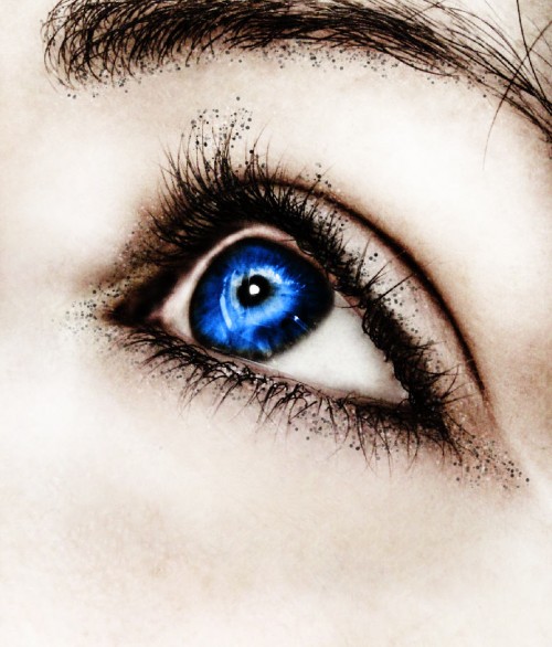 How to Tidy Up and Smoothen Skin, and Do Eye Makeups in Photoshop image 20