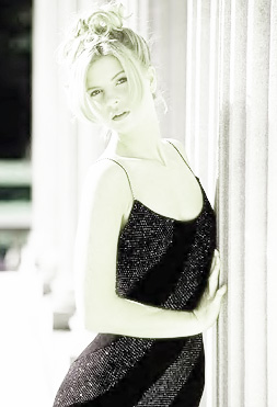 Fashion Magazine Style Photo Effect Tutorial: Final Result