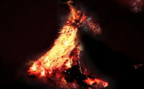 Create a Realistic Volcano Eruption Scene with Lava Effect in Photoshop